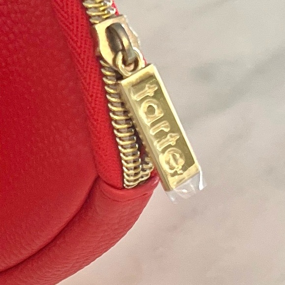NEW in bag, TARTE “lips” Cosmetic Bag! Stocking Stuffer! 💋❤️ - Picture 3 of 9